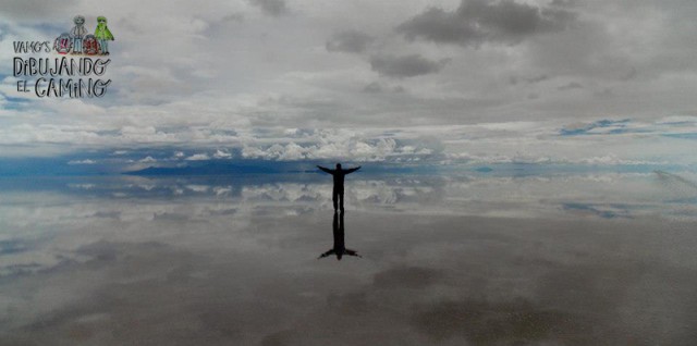 Leandro en las salinas de Uyuni