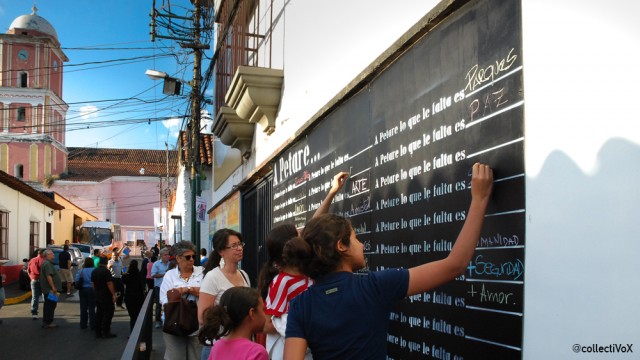 Intervención “Sueña en voz alta” con la participación de la comunidad. Petare, Municipio Sucre, Caracas, 2012