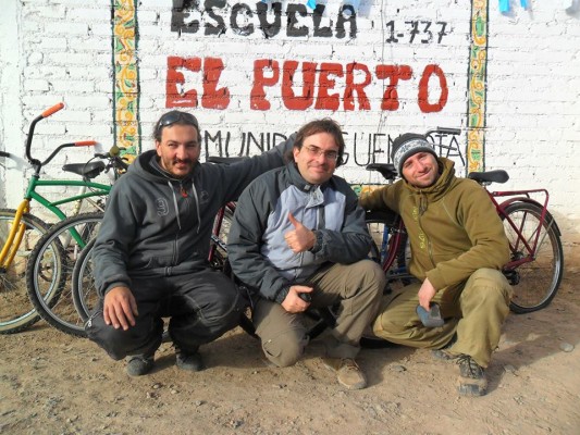 Germán y Gustavo durante una entrega