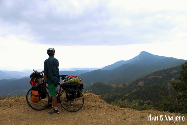 plan-b-viajero-a-hierve-el-agua-en-bici-de-bambu